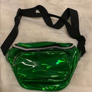Green lightweight adjustable Fanny pack